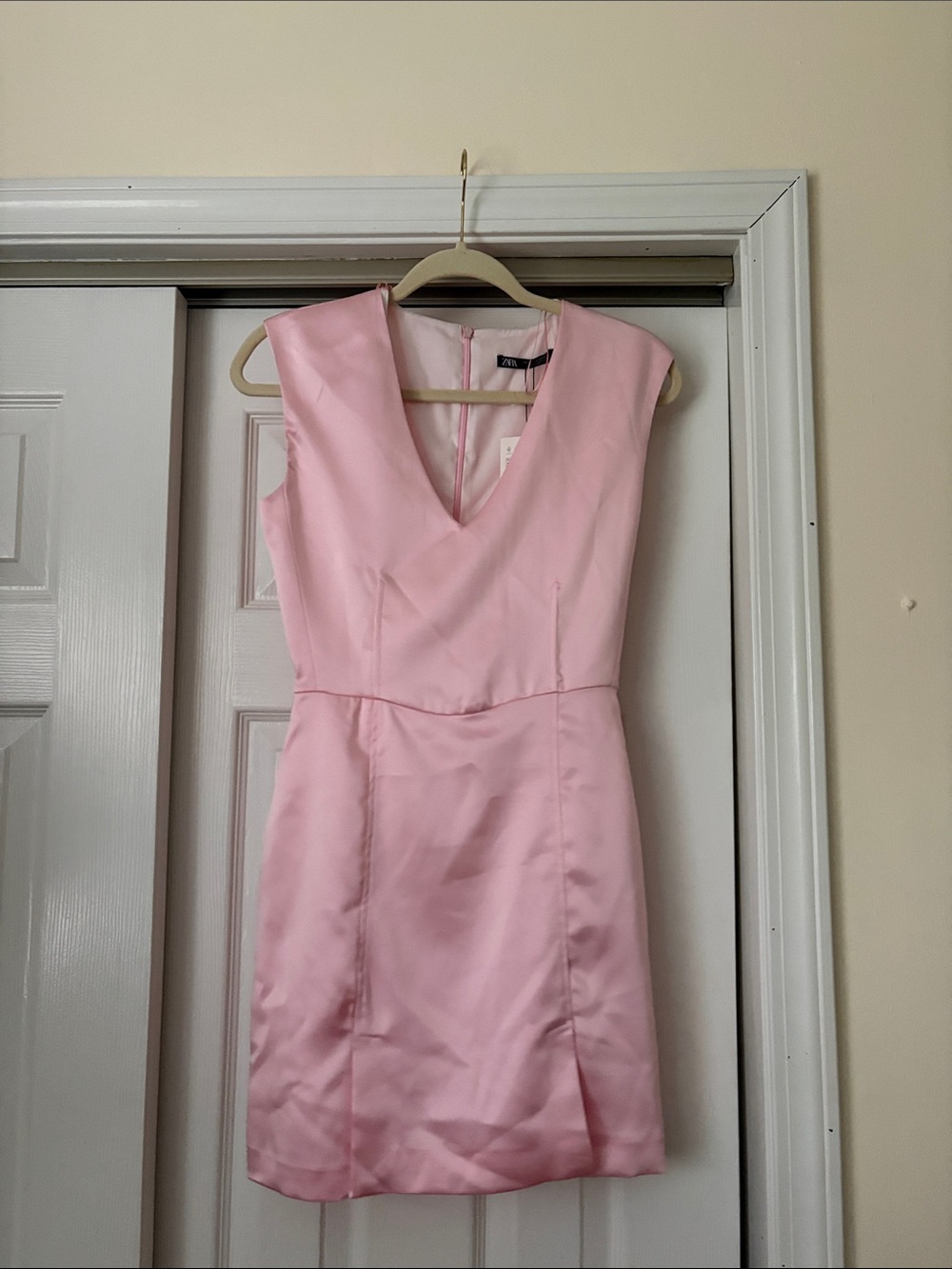 Zara Sleeveless Pink V-Neck Sheath Dress
